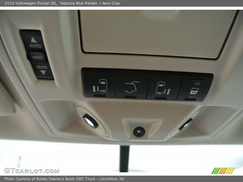 Neptune Blue Metallic / Aero Gray 2010 Volkswagen Routan SEL