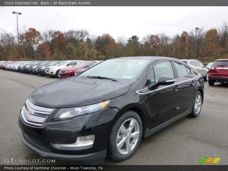 Front 3/4 View of 2014 Volt 