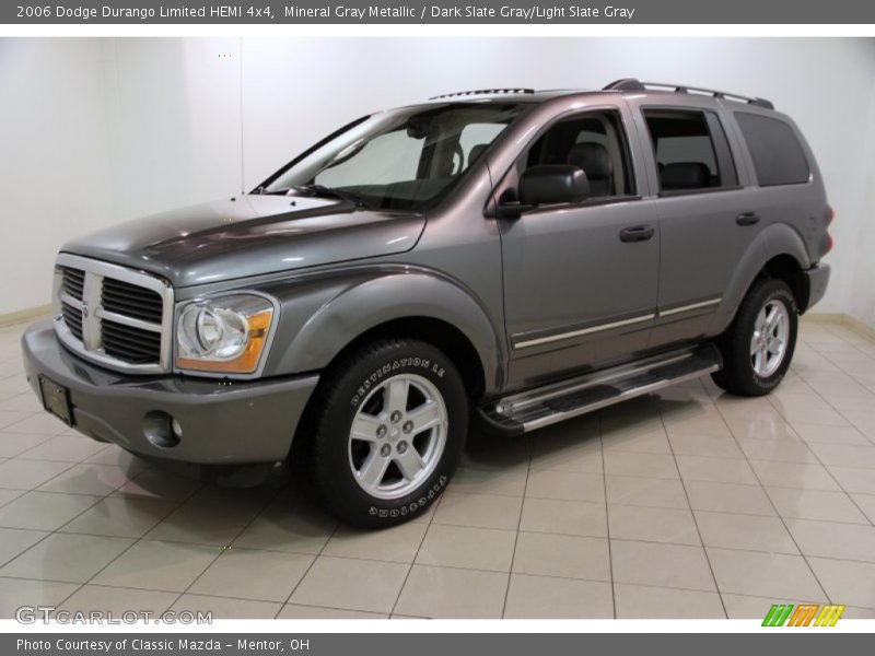 Front 3/4 View of 2006 Durango Limited HEMI 4x4
