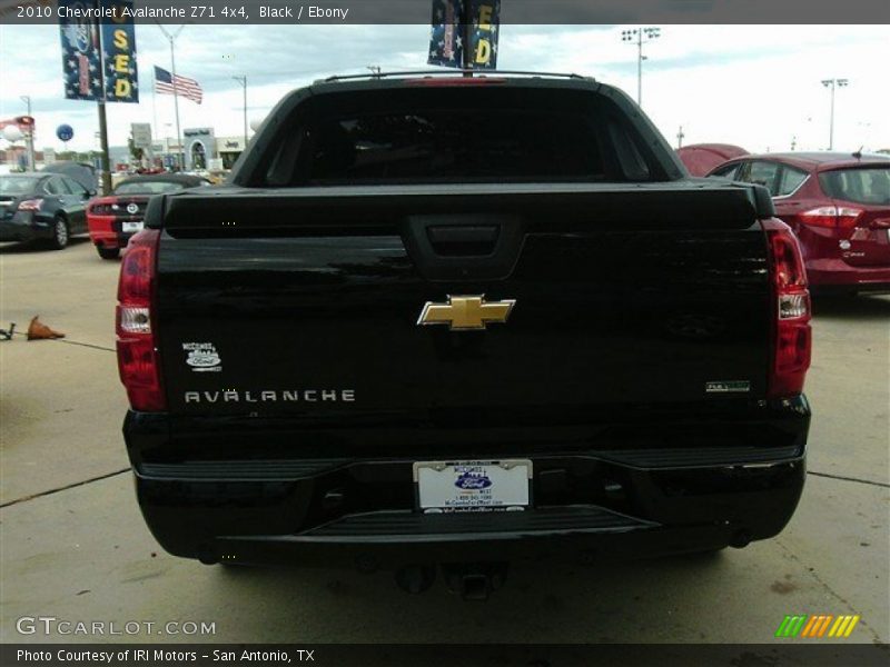 Black / Ebony 2010 Chevrolet Avalanche Z71 4x4