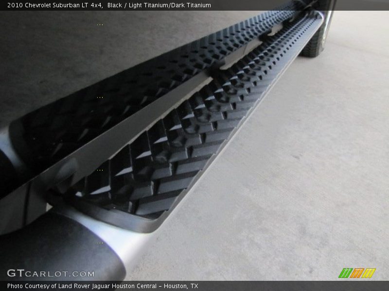 Black / Light Titanium/Dark Titanium 2010 Chevrolet Suburban LT 4x4