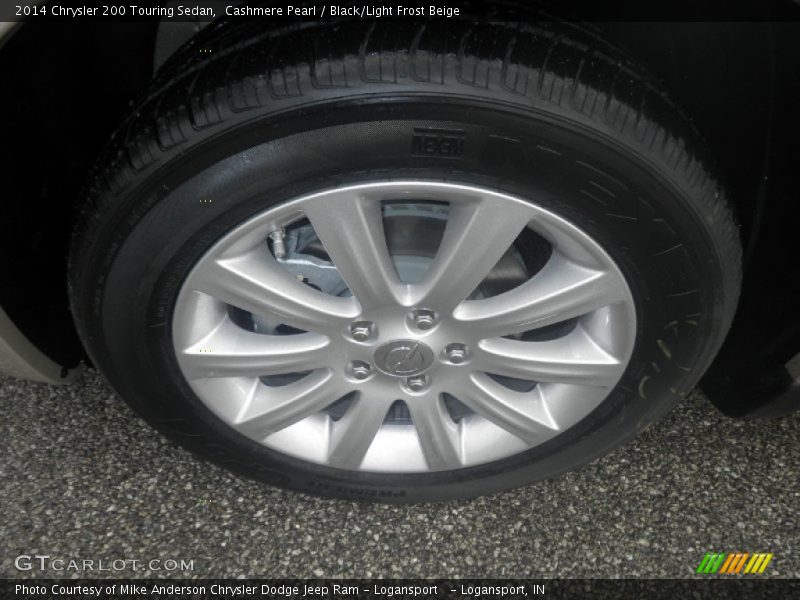 Cashmere Pearl / Black/Light Frost Beige 2014 Chrysler 200 Touring Sedan