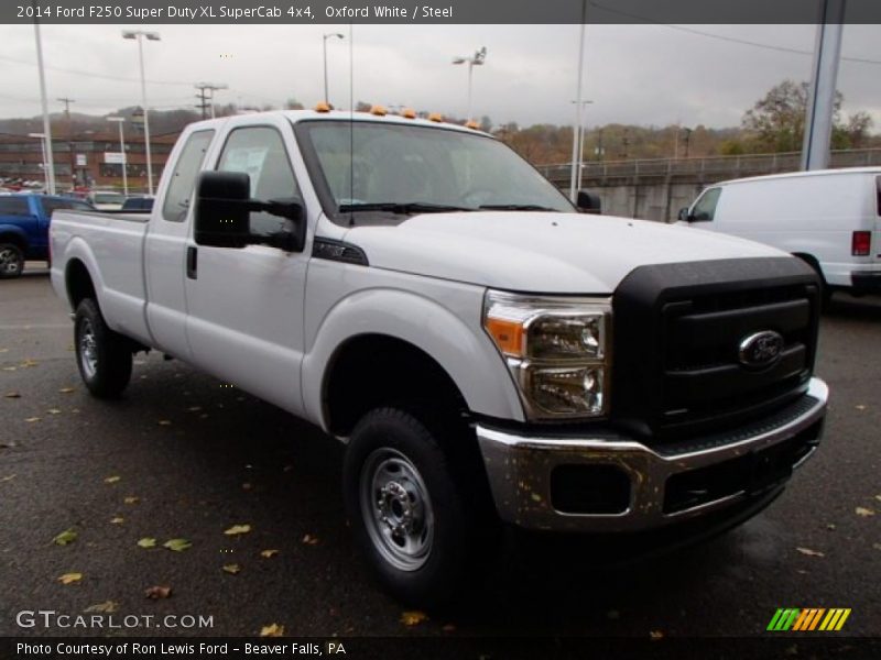 Front 3/4 View of 2014 F250 Super Duty XL SuperCab 4x4