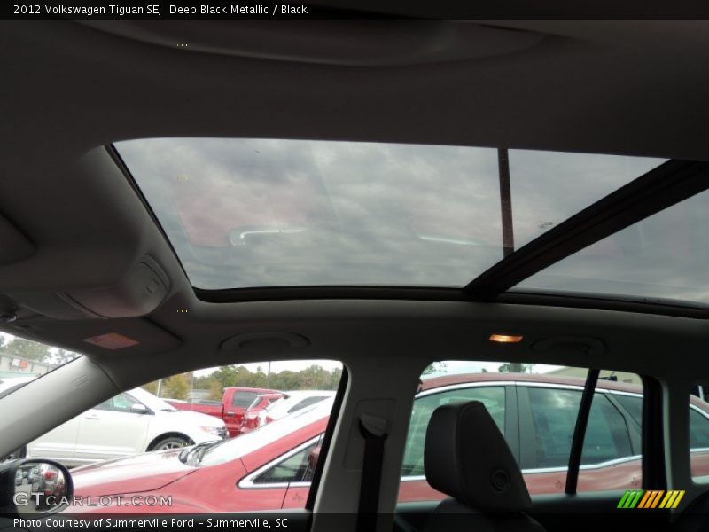 Deep Black Metallic / Black 2012 Volkswagen Tiguan SE
