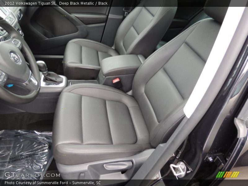 Deep Black Metallic / Black 2012 Volkswagen Tiguan SE