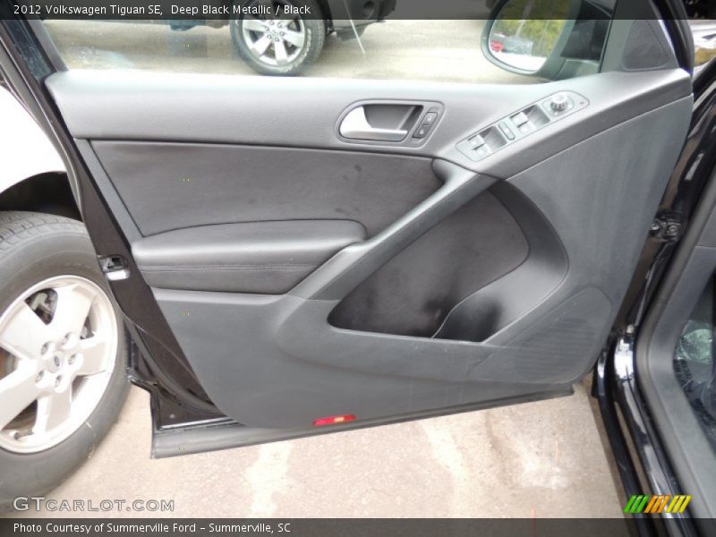 Deep Black Metallic / Black 2012 Volkswagen Tiguan SE