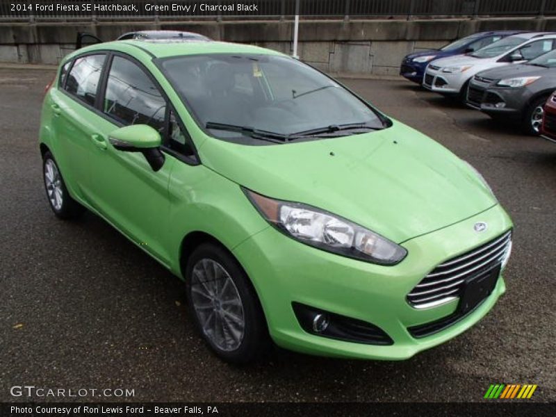 Front 3/4 View of 2014 Fiesta SE Hatchback