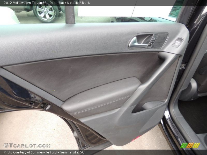 Deep Black Metallic / Black 2012 Volkswagen Tiguan SE