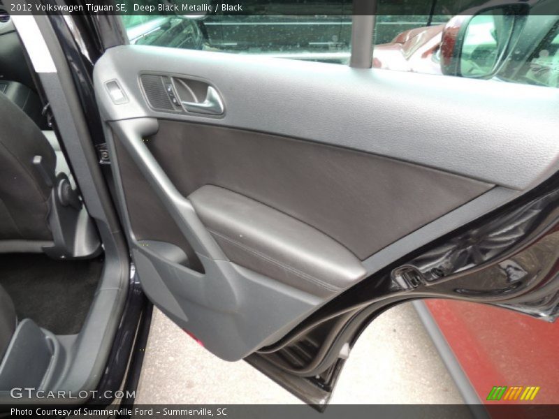 Deep Black Metallic / Black 2012 Volkswagen Tiguan SE