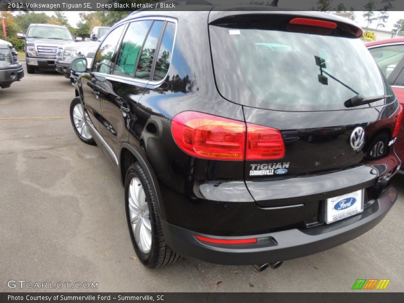Deep Black Metallic / Black 2012 Volkswagen Tiguan SE
