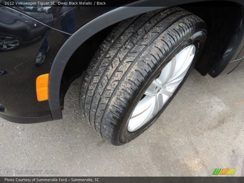 Deep Black Metallic / Black 2012 Volkswagen Tiguan SE