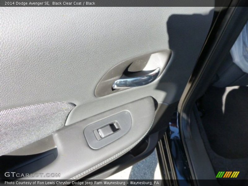 Black Clear Coat / Black 2014 Dodge Avenger SE