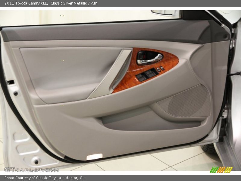 Classic Silver Metallic / Ash 2011 Toyota Camry XLE