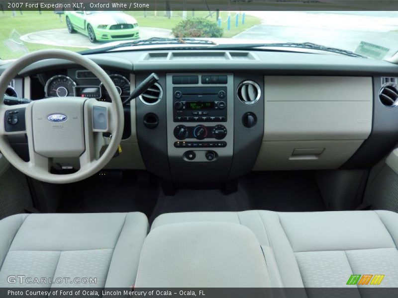Oxford White / Stone 2007 Ford Expedition XLT
