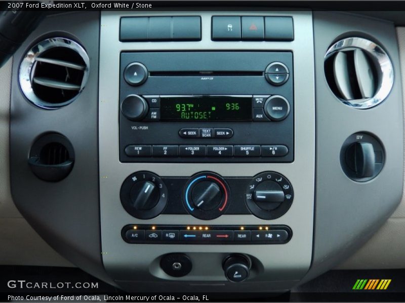 Oxford White / Stone 2007 Ford Expedition XLT