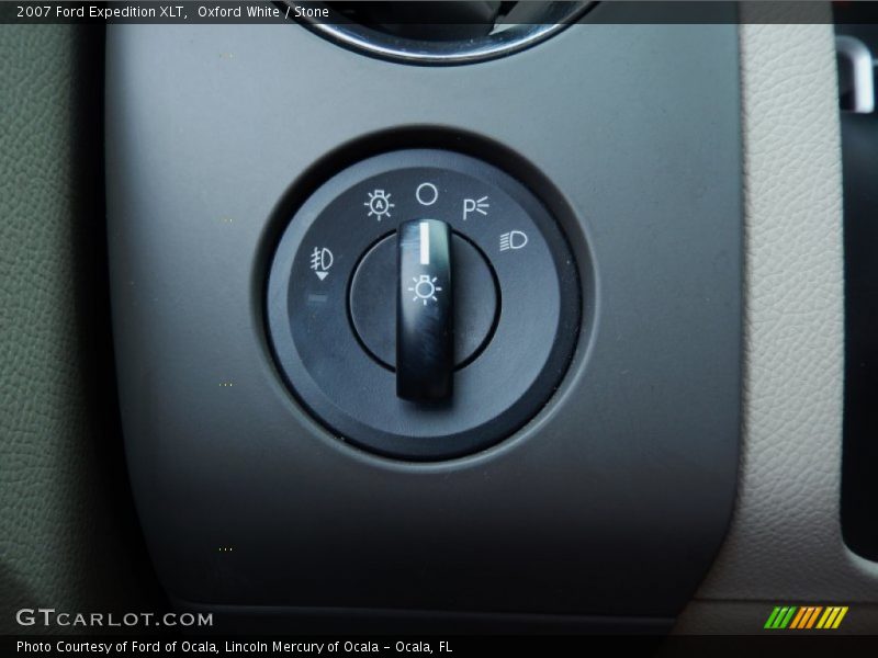 Oxford White / Stone 2007 Ford Expedition XLT