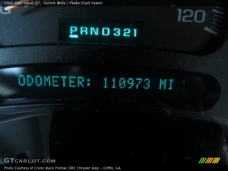Summit White / Pewter/Dark Pewter 2005 GMC Yukon SLT