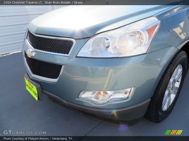 Silver Moss Metallic / Ebony 2009 Chevrolet Traverse LT