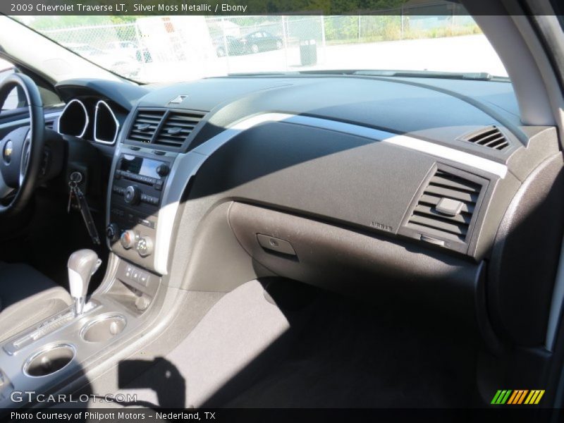 Silver Moss Metallic / Ebony 2009 Chevrolet Traverse LT