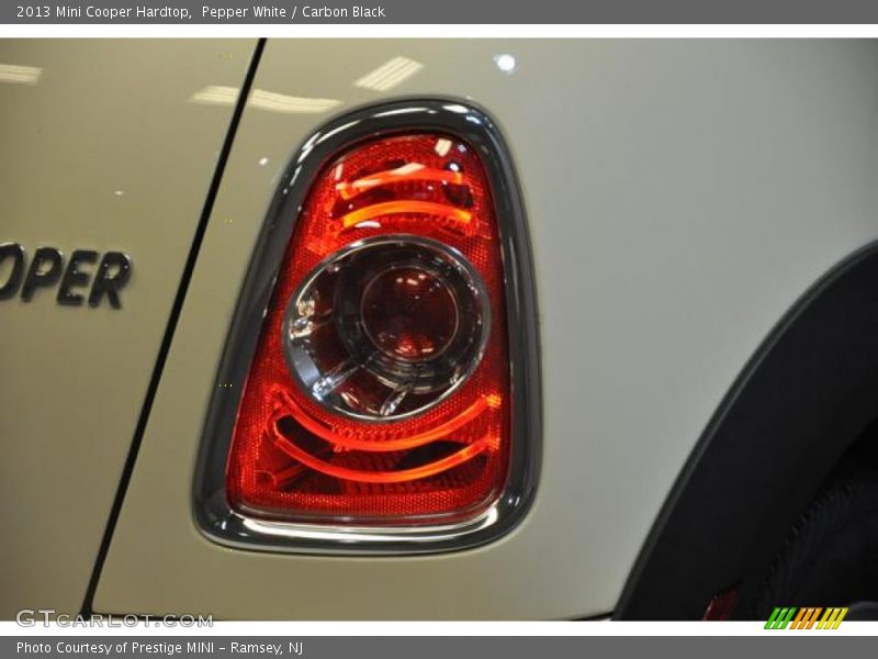 Pepper White / Carbon Black 2013 Mini Cooper Hardtop