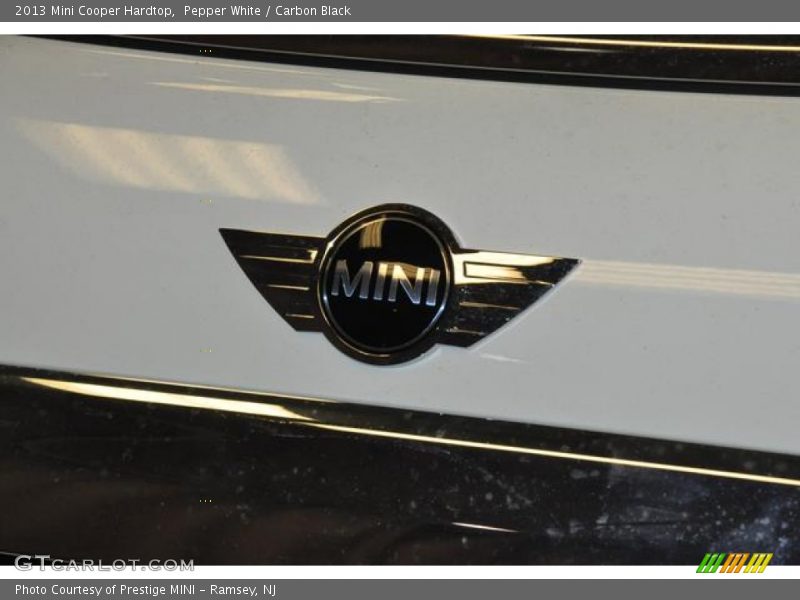 Pepper White / Carbon Black 2013 Mini Cooper Hardtop