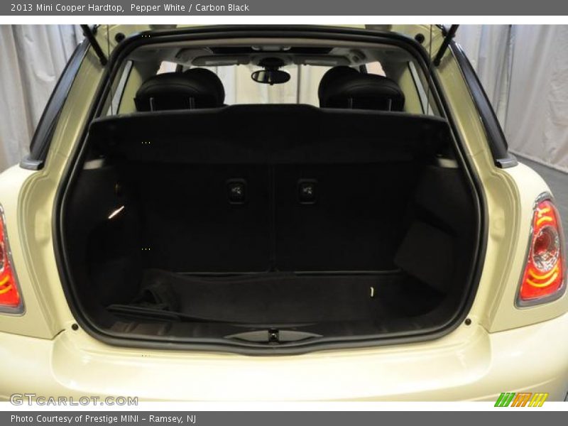 Pepper White / Carbon Black 2013 Mini Cooper Hardtop