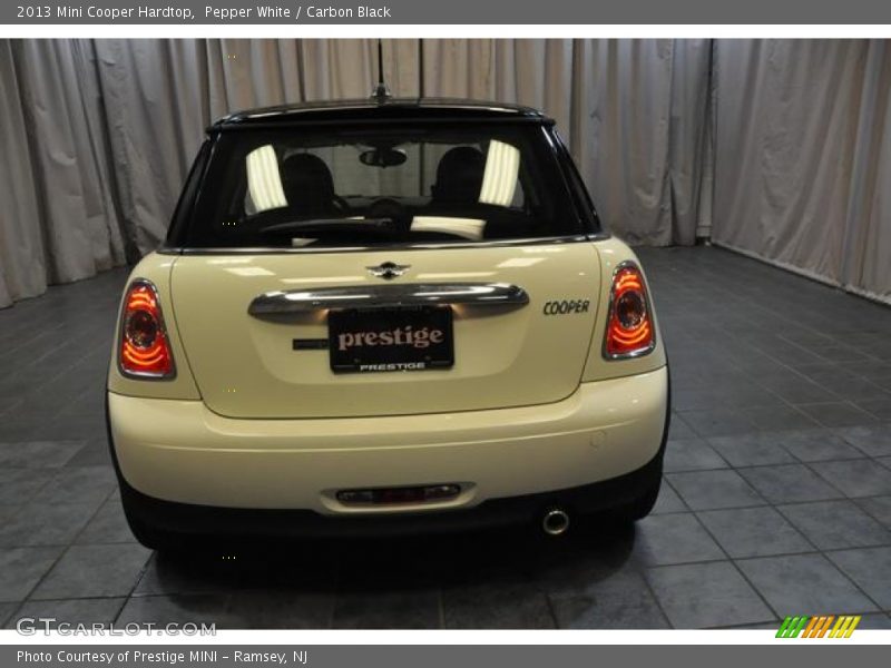 Pepper White / Carbon Black 2013 Mini Cooper Hardtop