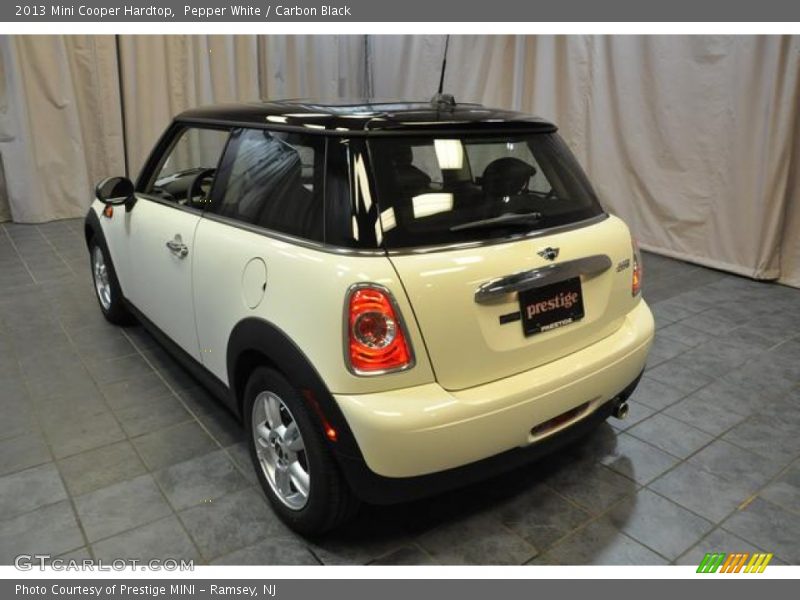 Pepper White / Carbon Black 2013 Mini Cooper Hardtop