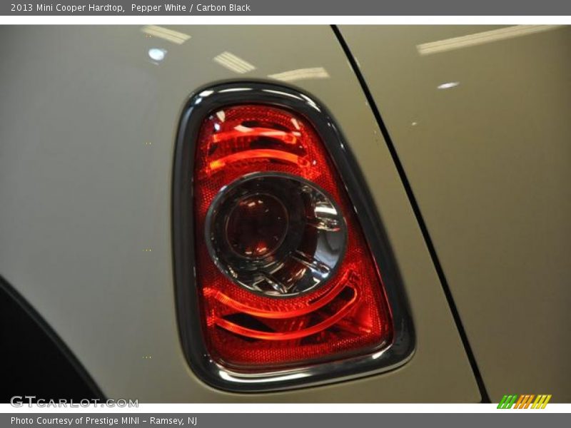 Pepper White / Carbon Black 2013 Mini Cooper Hardtop