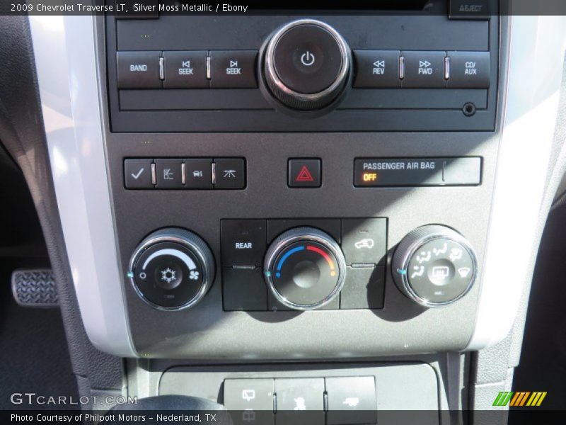 Silver Moss Metallic / Ebony 2009 Chevrolet Traverse LT