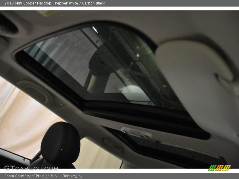 Pepper White / Carbon Black 2013 Mini Cooper Hardtop