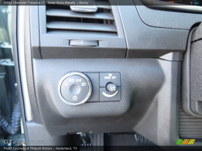 Silver Moss Metallic / Ebony 2009 Chevrolet Traverse LT
