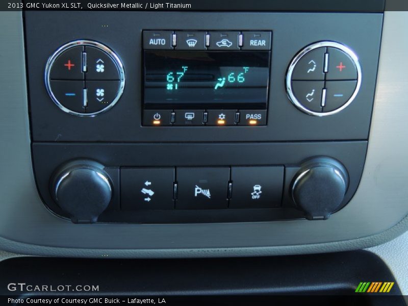 Quicksilver Metallic / Light Titanium 2013 GMC Yukon XL SLT