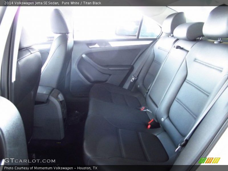 Pure White / Titan Black 2014 Volkswagen Jetta SE Sedan