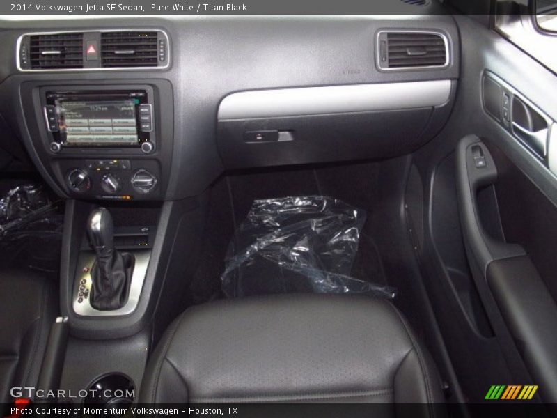 Pure White / Titan Black 2014 Volkswagen Jetta SE Sedan