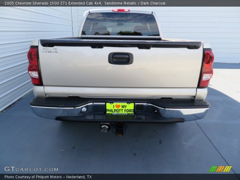 Sandstone Metallic / Dark Charcoal 2005 Chevrolet Silverado 1500 Z71 Extended Cab 4x4