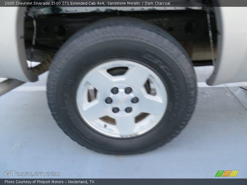 Sandstone Metallic / Dark Charcoal 2005 Chevrolet Silverado 1500 Z71 Extended Cab 4x4