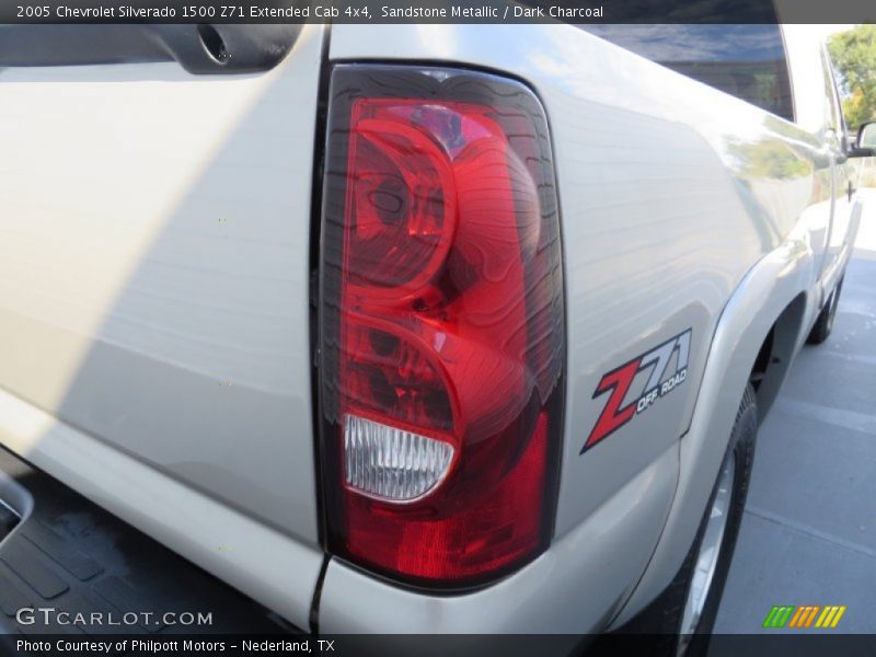 Sandstone Metallic / Dark Charcoal 2005 Chevrolet Silverado 1500 Z71 Extended Cab 4x4