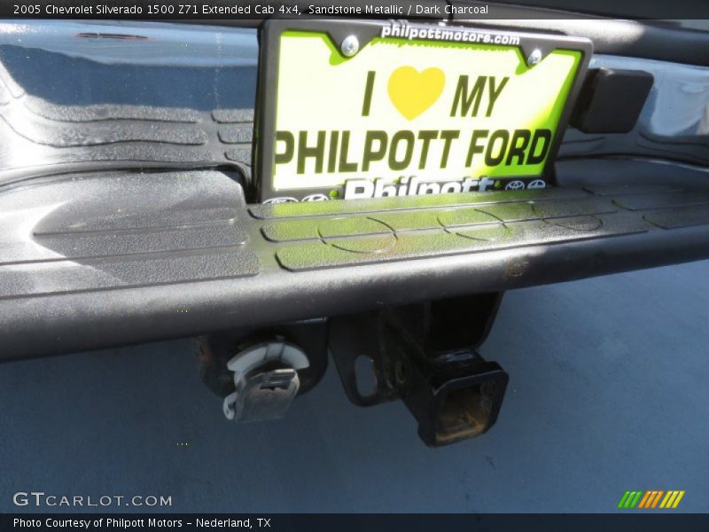Sandstone Metallic / Dark Charcoal 2005 Chevrolet Silverado 1500 Z71 Extended Cab 4x4