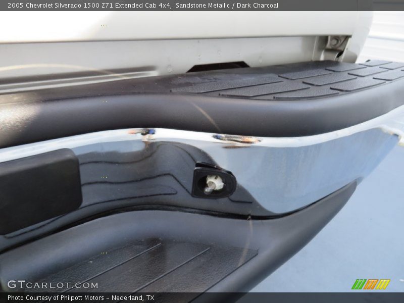 Sandstone Metallic / Dark Charcoal 2005 Chevrolet Silverado 1500 Z71 Extended Cab 4x4