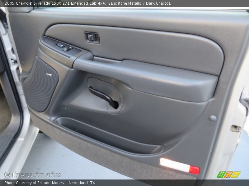 Sandstone Metallic / Dark Charcoal 2005 Chevrolet Silverado 1500 Z71 Extended Cab 4x4