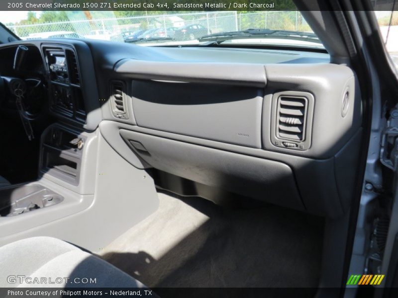 Sandstone Metallic / Dark Charcoal 2005 Chevrolet Silverado 1500 Z71 Extended Cab 4x4