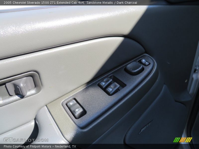 Sandstone Metallic / Dark Charcoal 2005 Chevrolet Silverado 1500 Z71 Extended Cab 4x4