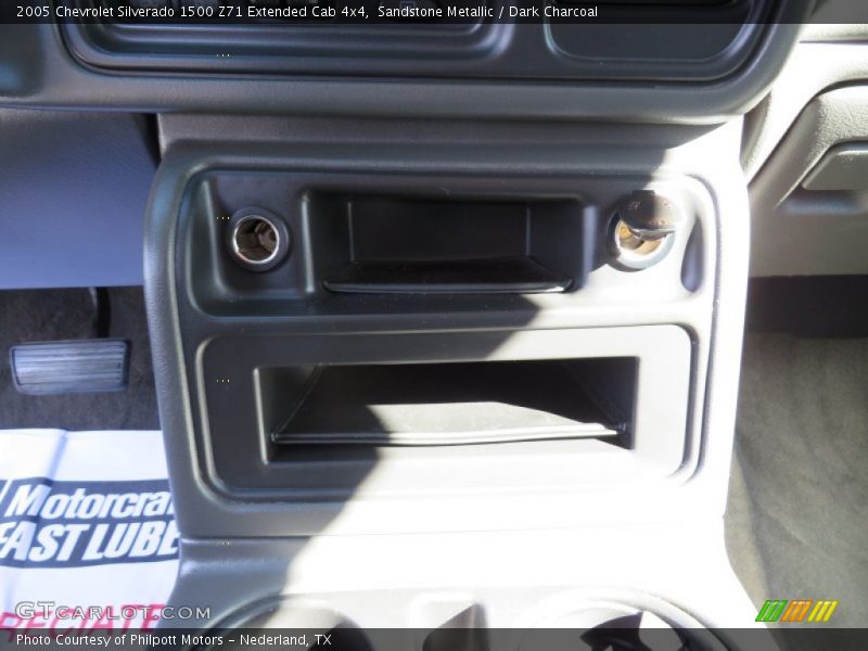 Sandstone Metallic / Dark Charcoal 2005 Chevrolet Silverado 1500 Z71 Extended Cab 4x4