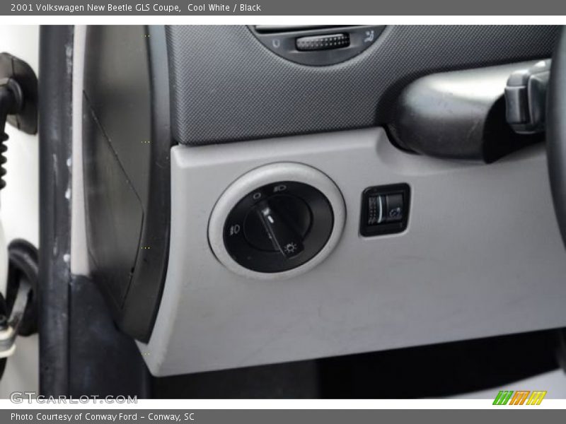 Cool White / Black 2001 Volkswagen New Beetle GLS Coupe