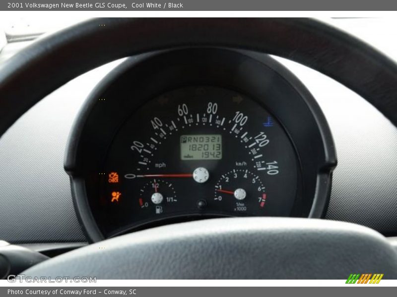 Cool White / Black 2001 Volkswagen New Beetle GLS Coupe