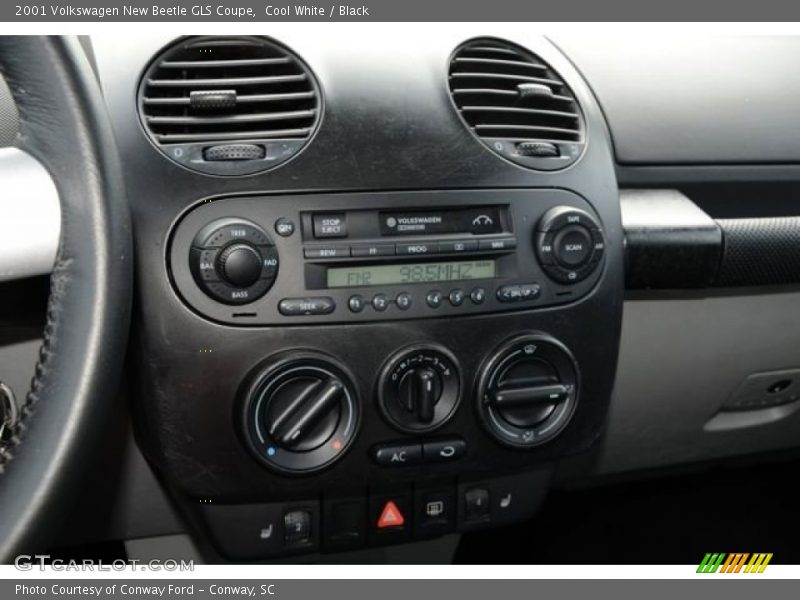 Cool White / Black 2001 Volkswagen New Beetle GLS Coupe