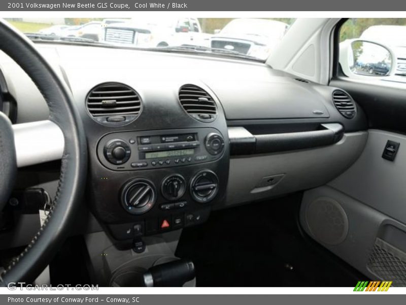 Cool White / Black 2001 Volkswagen New Beetle GLS Coupe