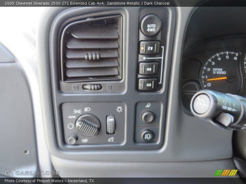 Sandstone Metallic / Dark Charcoal 2005 Chevrolet Silverado 1500 Z71 Extended Cab 4x4