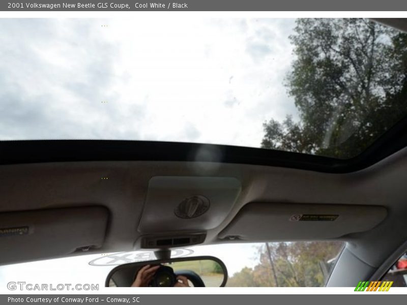 Cool White / Black 2001 Volkswagen New Beetle GLS Coupe